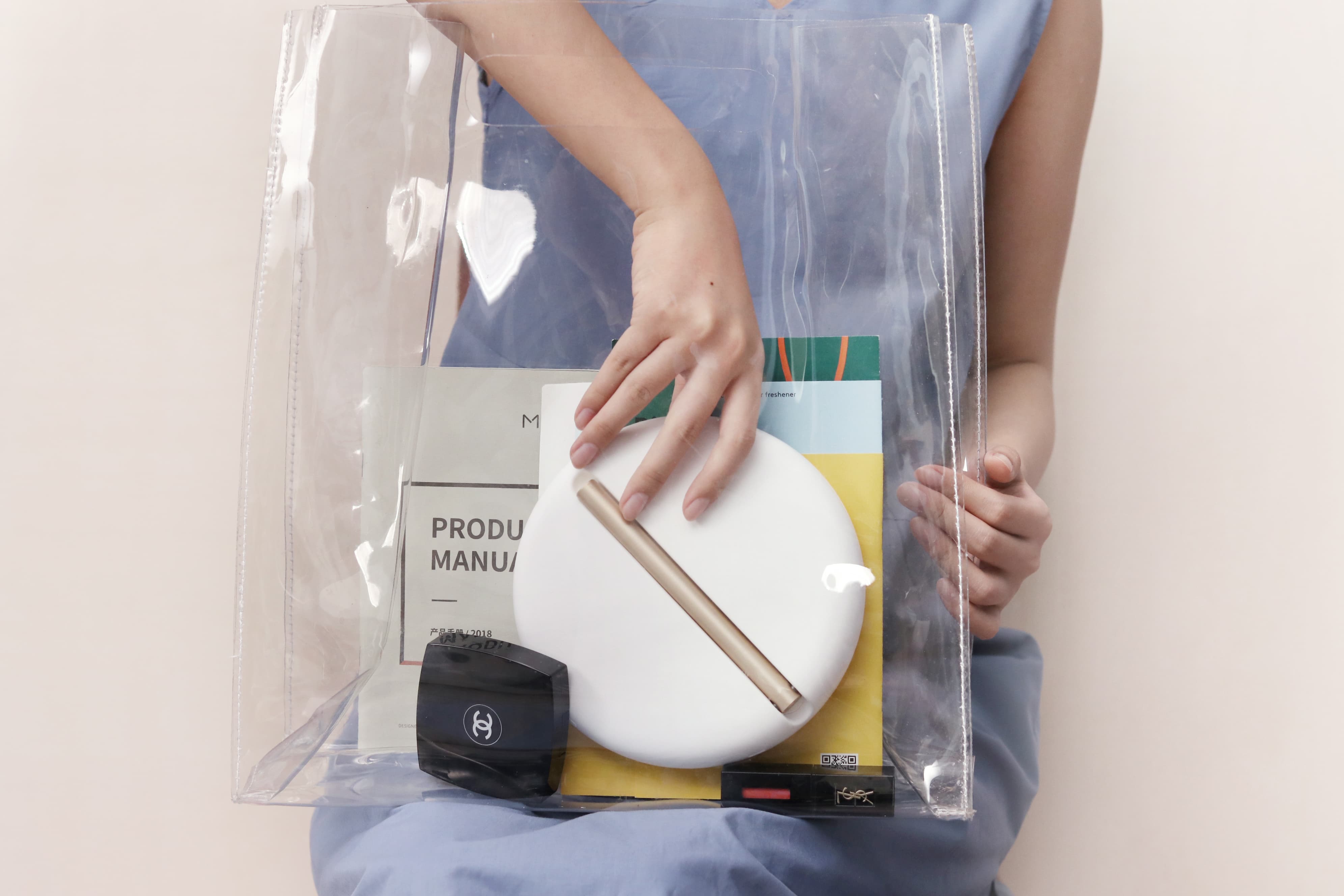 TRAVEL MAKEUP MIRROR（組み立て式LEDスタンドミラー）