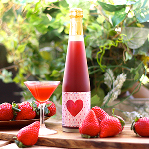 苺のノンアルコールスパークリング（ハーフボトル）化粧箱入り