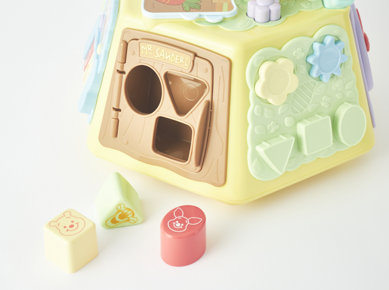 はじめて英語 くまのプーさん 絵本でおしゃべり！ゆびさき知育いっぱいできた