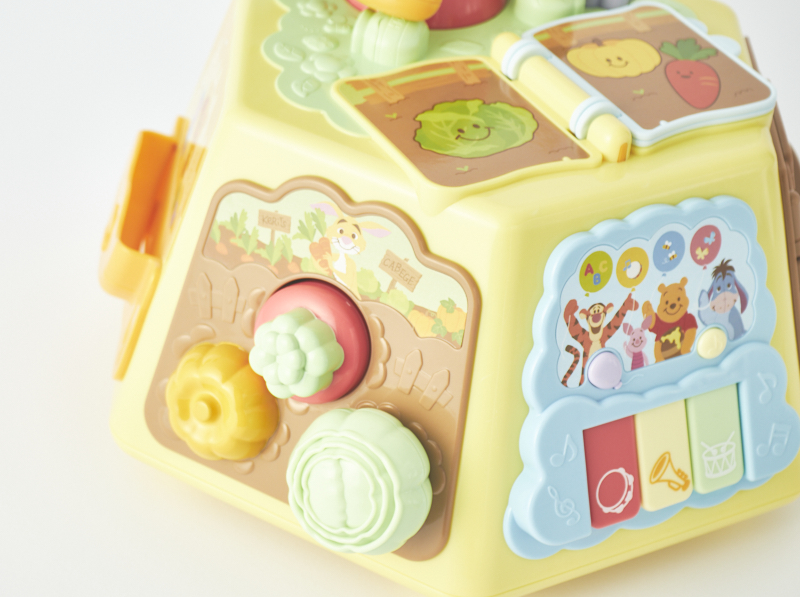 はじめて英語 くまのプーさん 絵本でおしゃべり！ゆびさき知育いっぱいできた