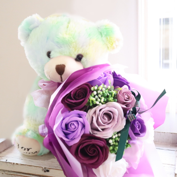 選べるぬいぐるみとソープフラワーの花束