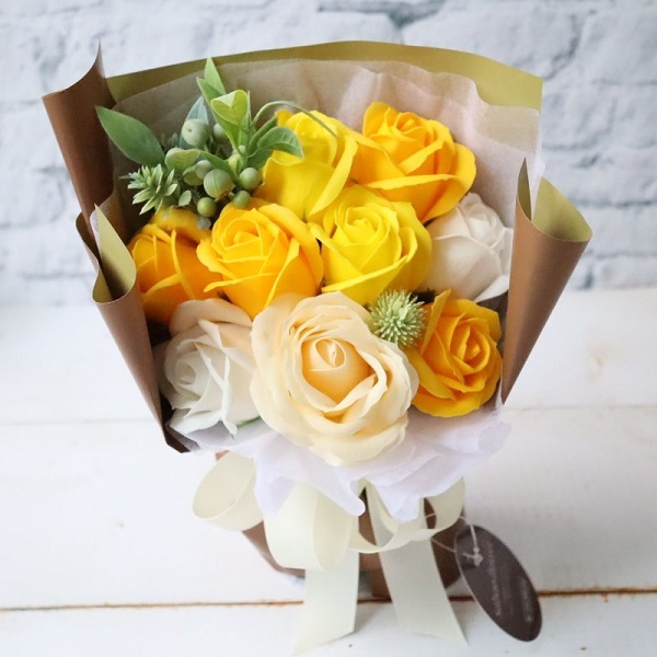 選べるぬいぐるみとソープフラワーの花束 | アトリエ美鈴のプレゼント 