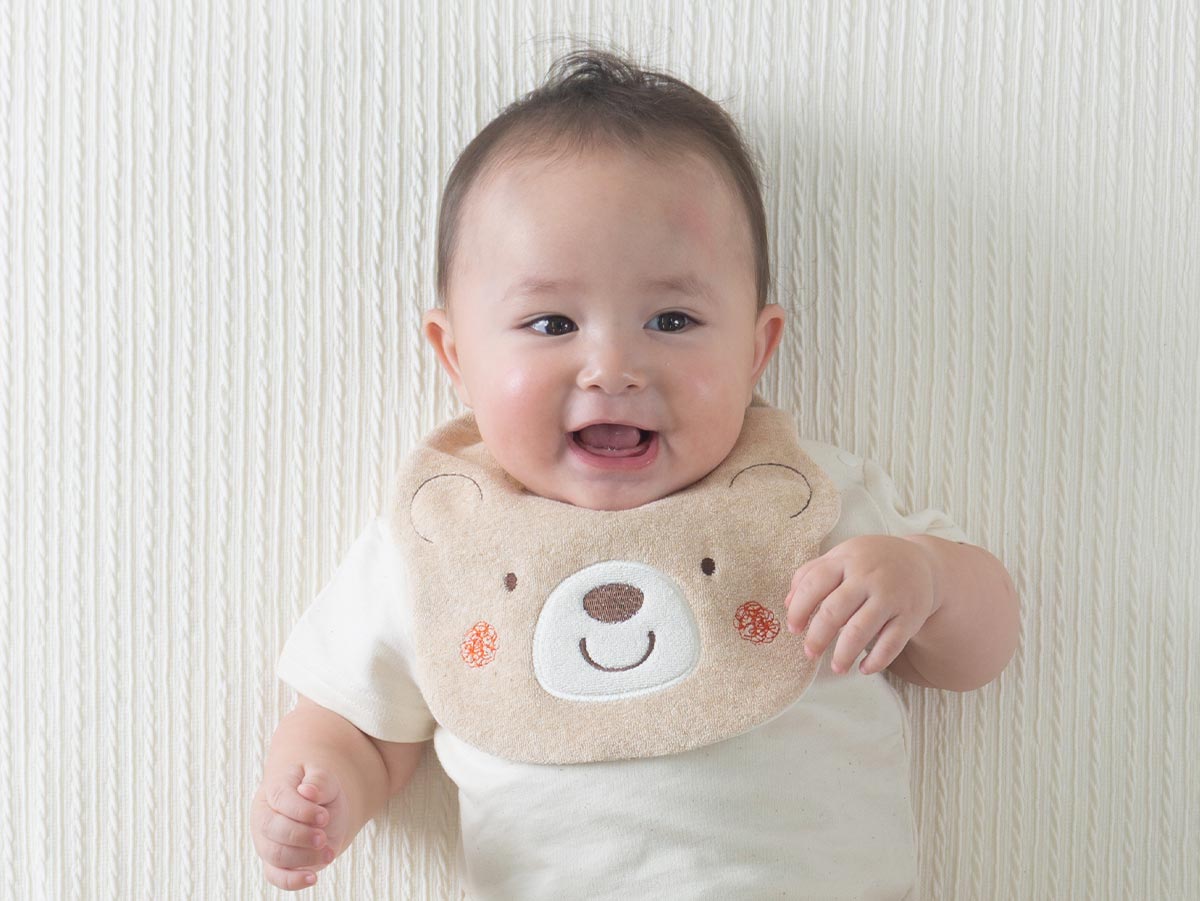 ＜オーガニック＞くまのだっこラトルとスタイ