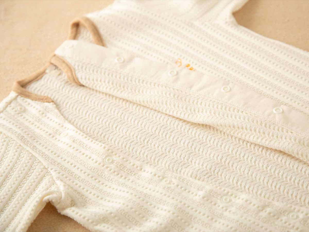 ＜オーガニック＞ミツバチカバーオールとハンカチ