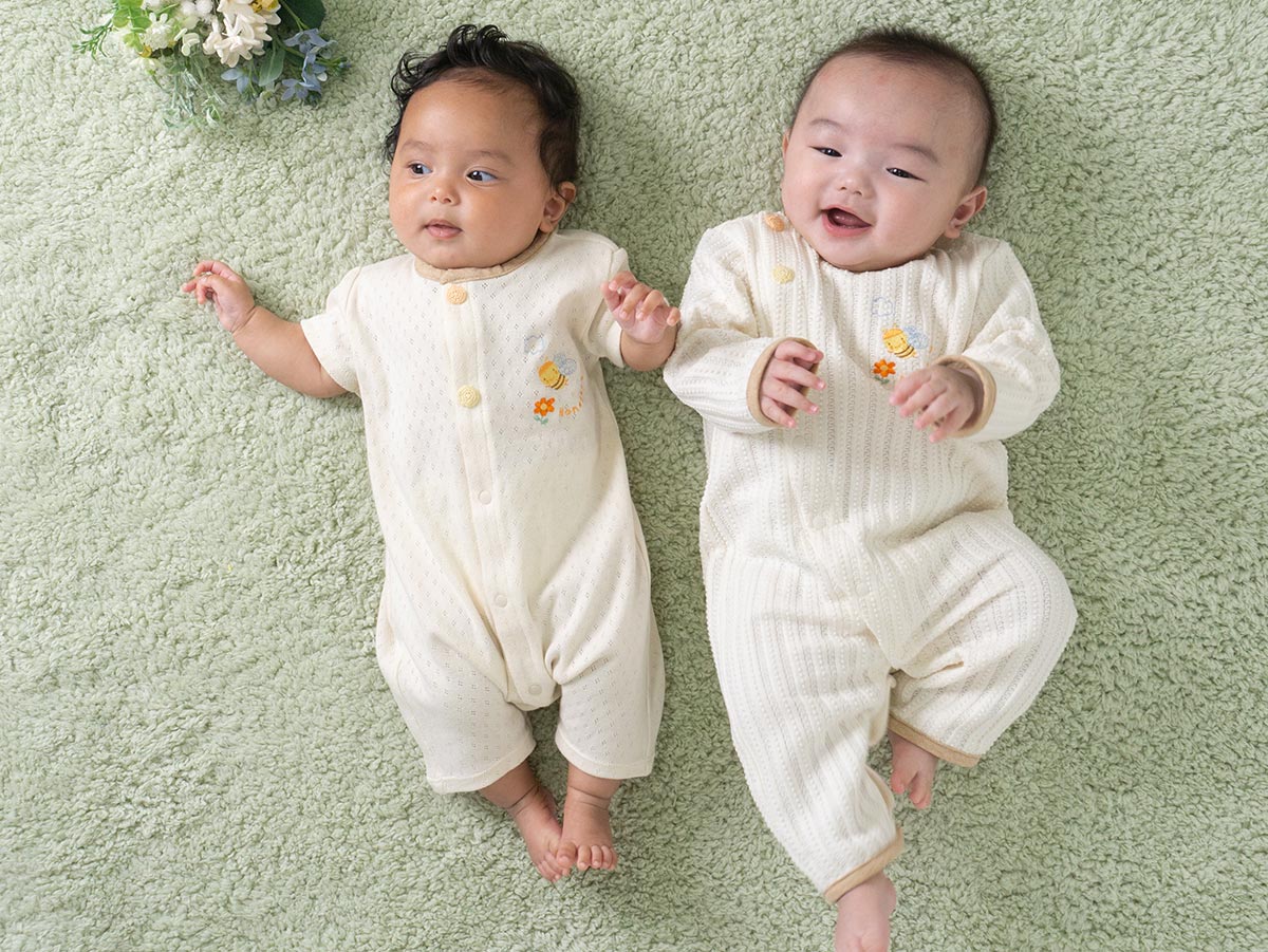 ＜オーガニック＞ミツバチカバーオールとハンカチ