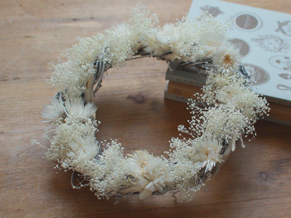 Couronne Naturelle クロンヌ・ナチュレル［野原のリース］かすみ草 ホワイト