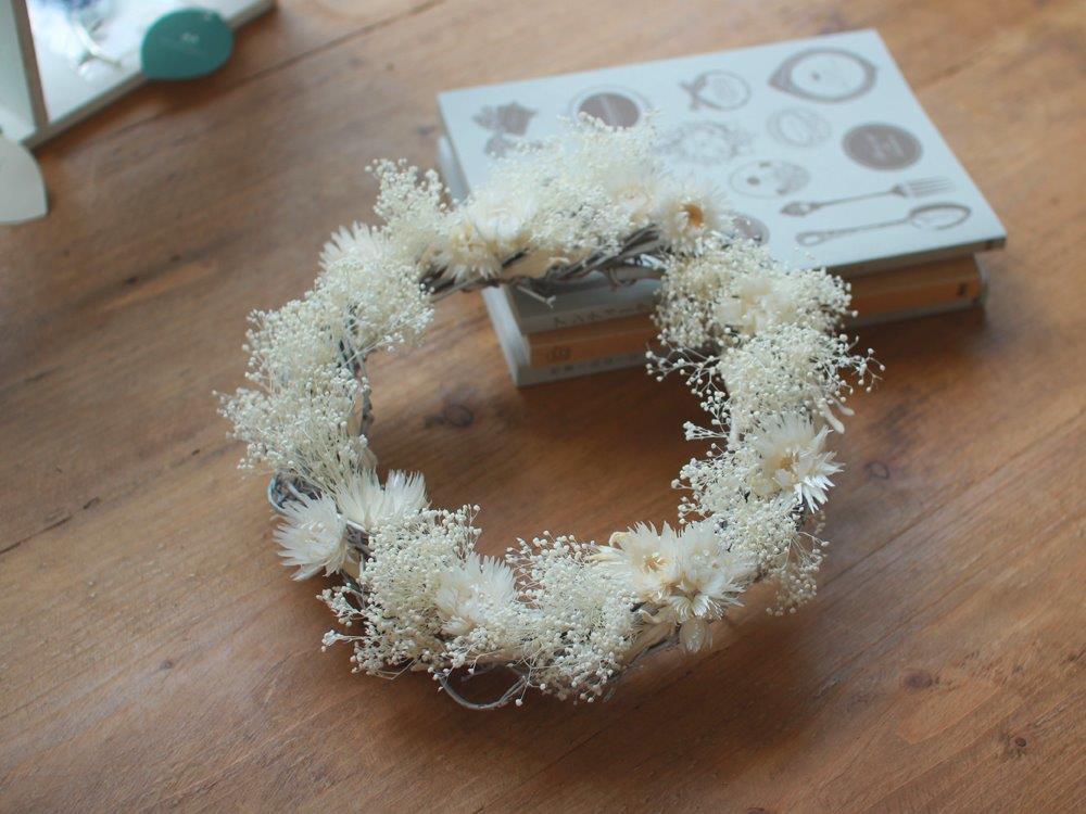 Couronne Naturelle クロンヌ・ナチュレル［野原のリース］かすみ草 ホワイト
