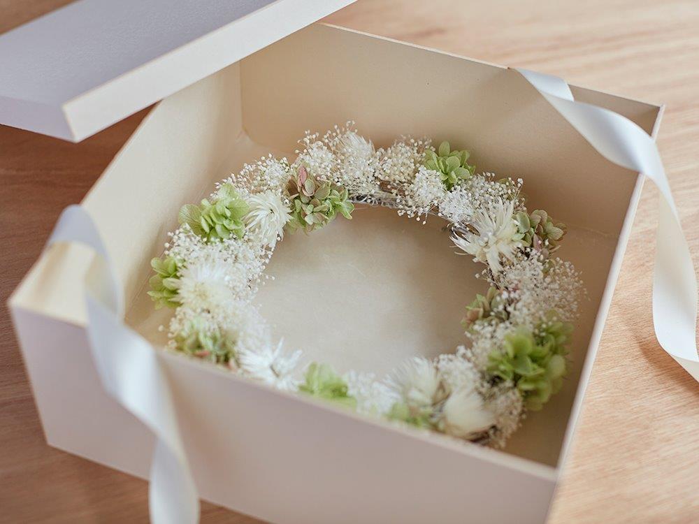 Couronne Naturelle クロンヌ・ナチュレル［野原のリース］かすみ草 ホワイト