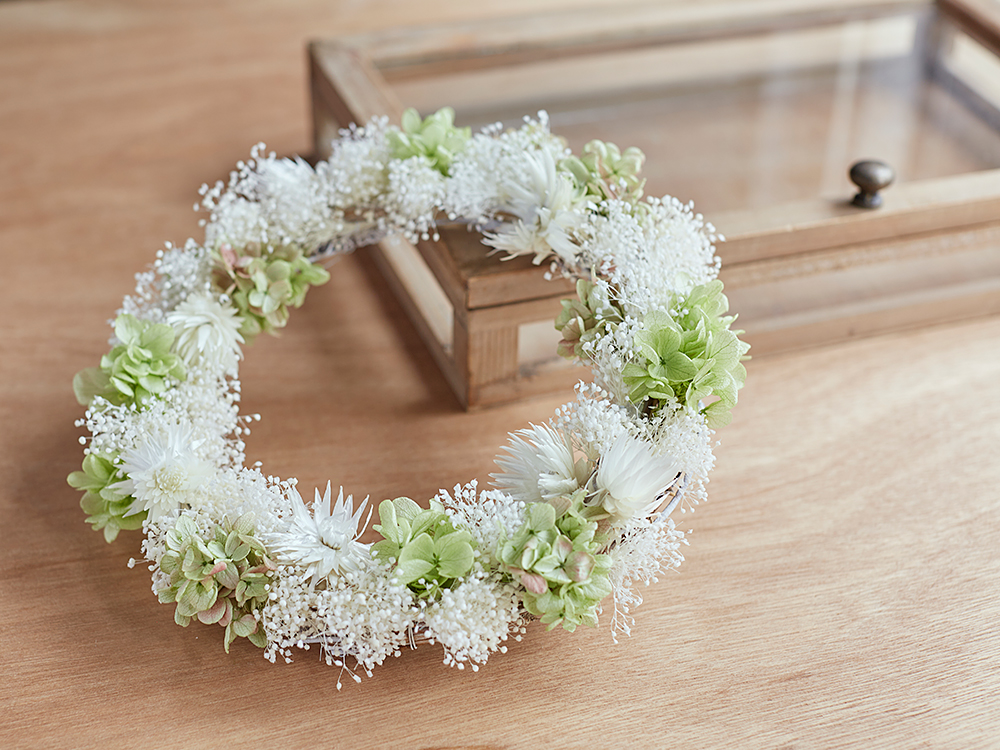 Couronne Naturelle クロンヌ・ナチュレル［野原のリース］ かすみ草 グリーン