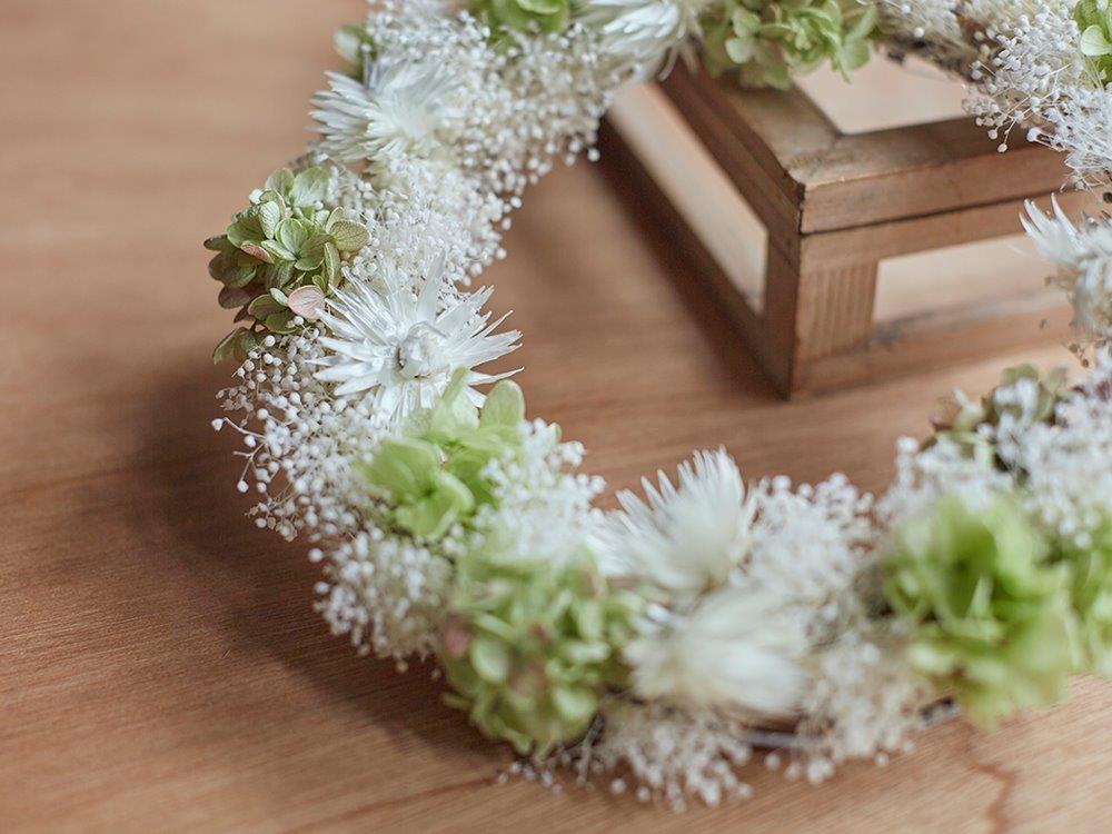 Couronne Naturelle クロンヌ・ナチュレル［野原のリース］ かすみ草 グリーン