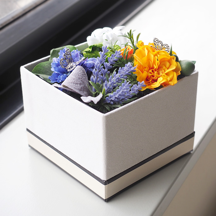 マリーゴールドのアニバーサリーフラワーボックス