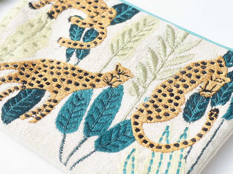 レオパード刺繍ポーチ