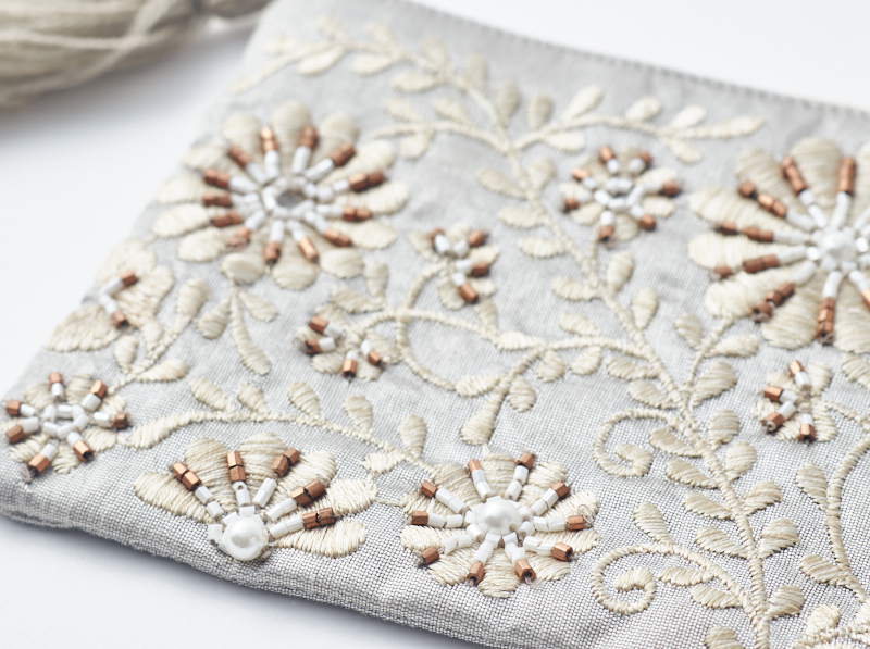 ビーズ刺繍ミニフラットポーチ