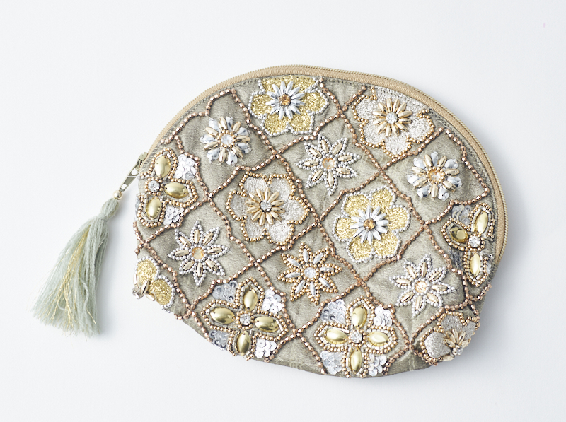 ビーズ刺繍ポーチ