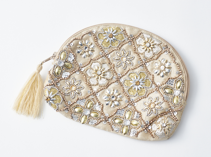 ビーズ刺繍ポーチ