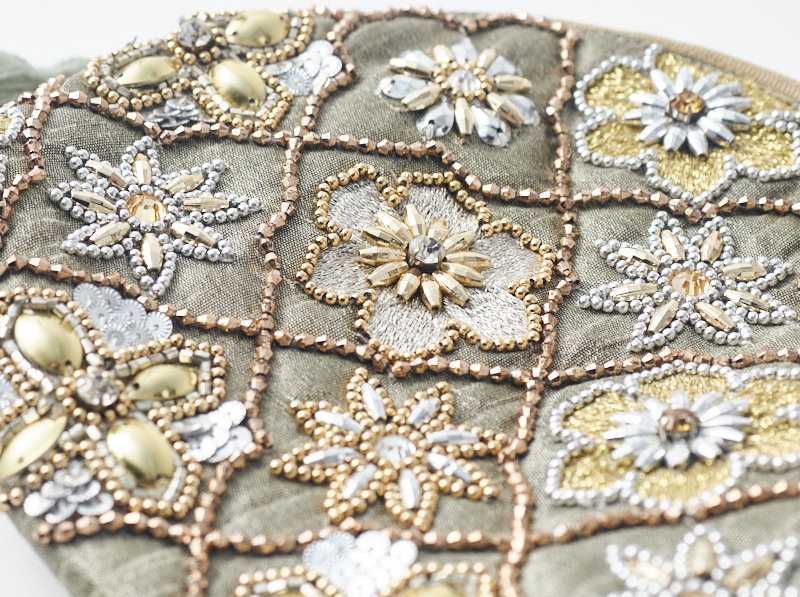 ビーズ刺繍ポーチ