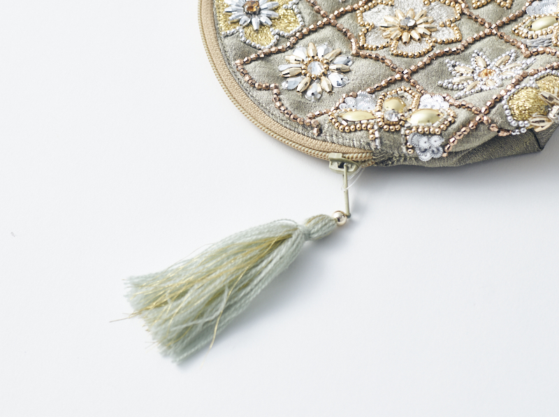 ビーズ刺繍ポーチ