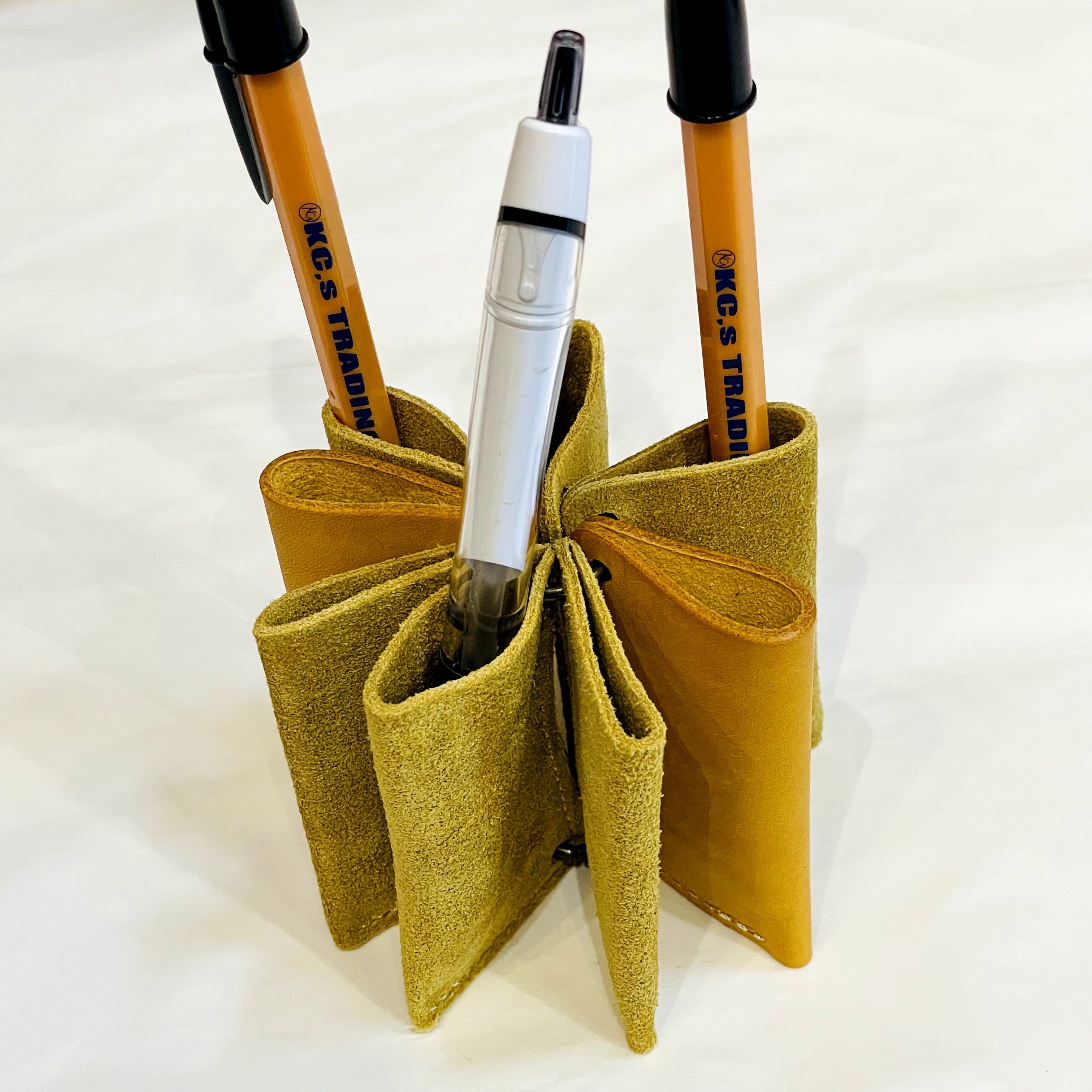 ペンスタンド Hana  ハーフヌバック