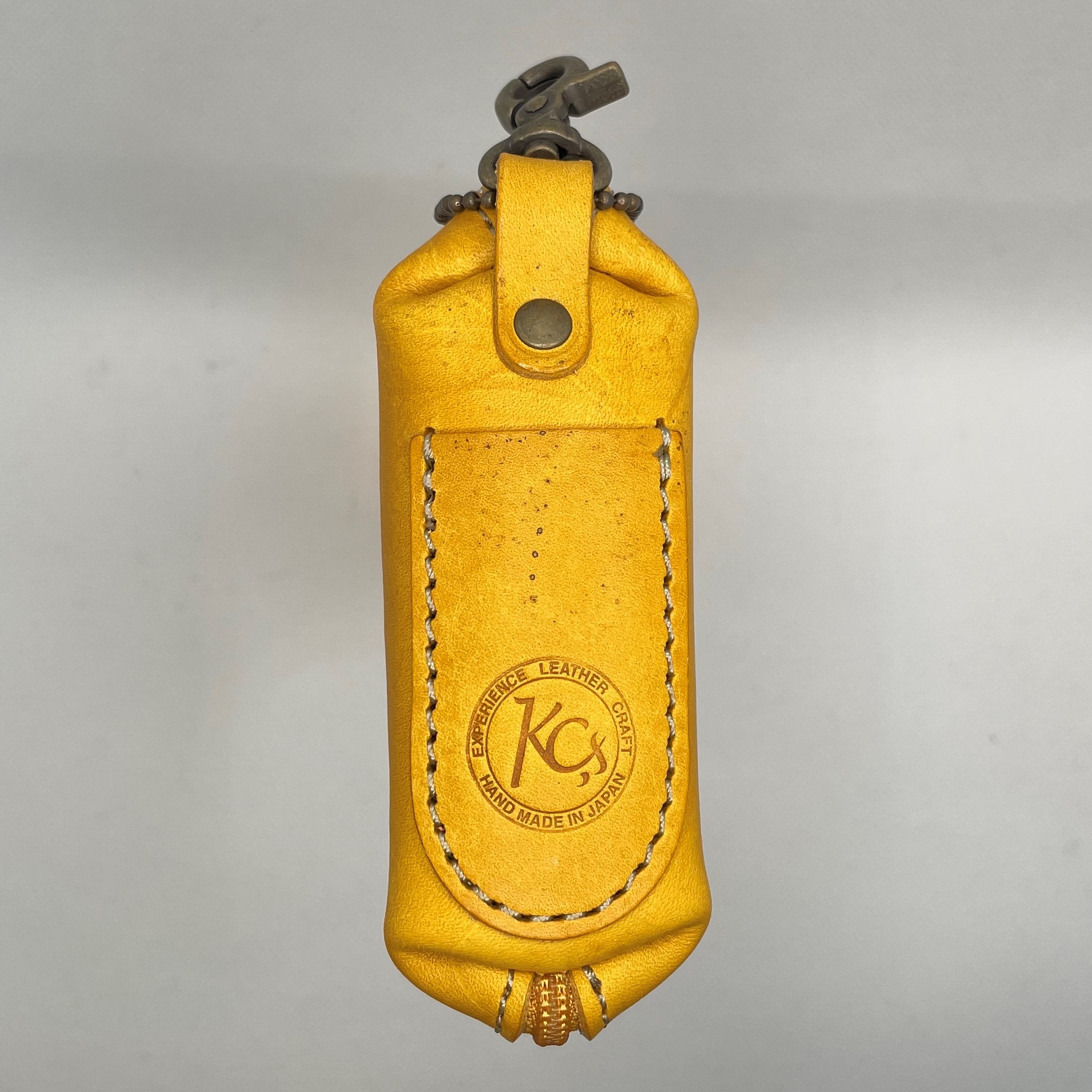 スマートキーケース　Larva  ハーフヌバック