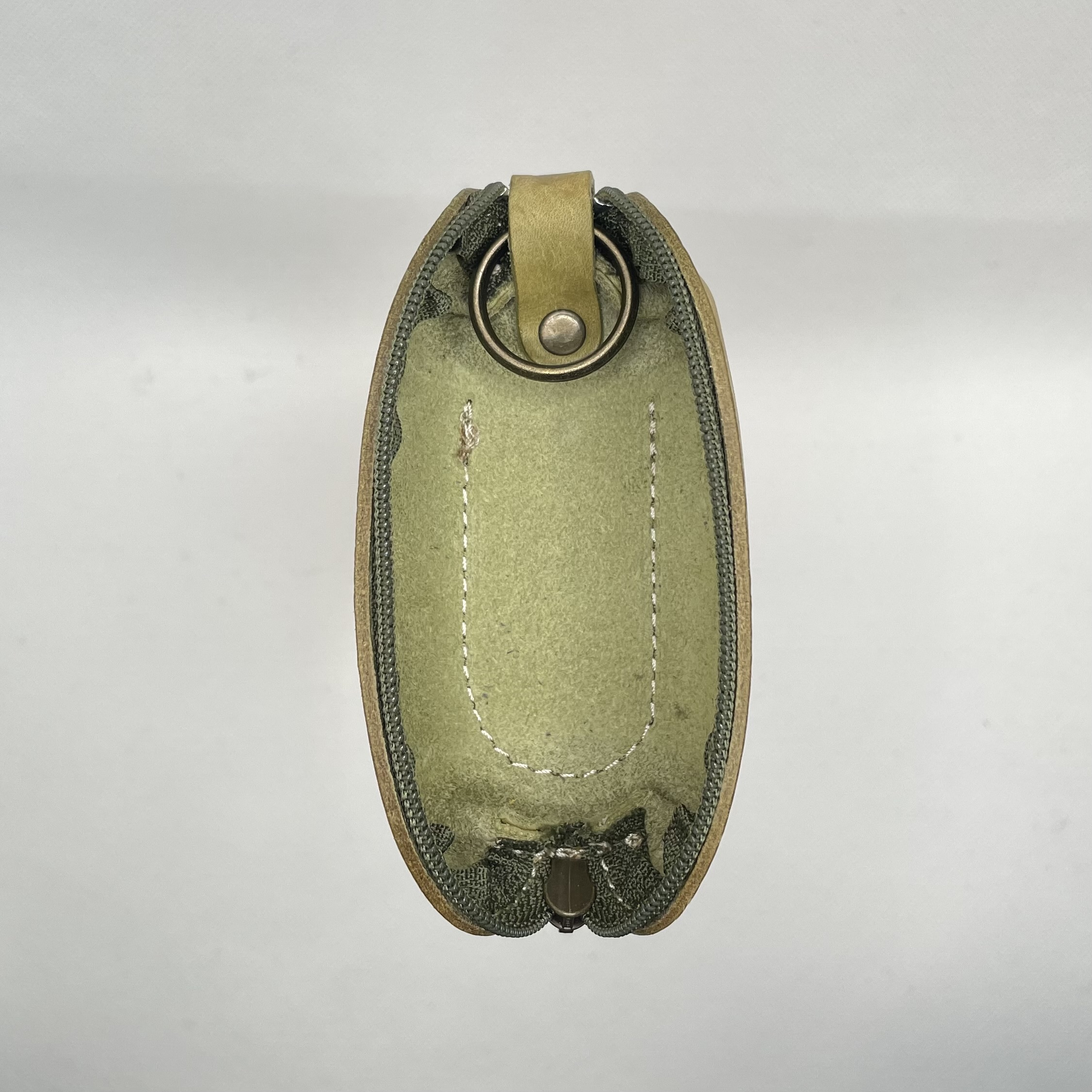 スマートキーケース　Larva  ハーフヌバック