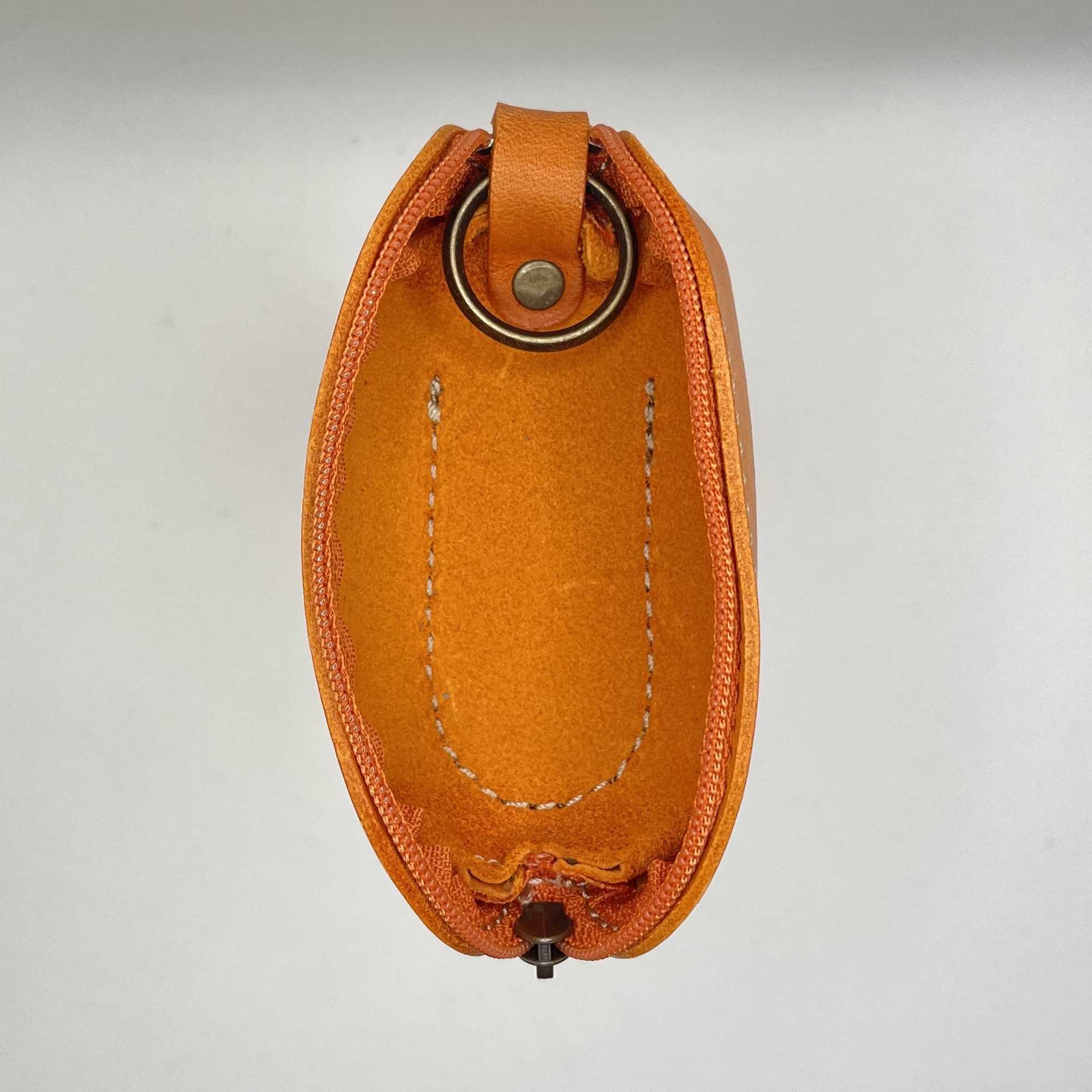 スマートキーケース　Larva  ハーフヌバック