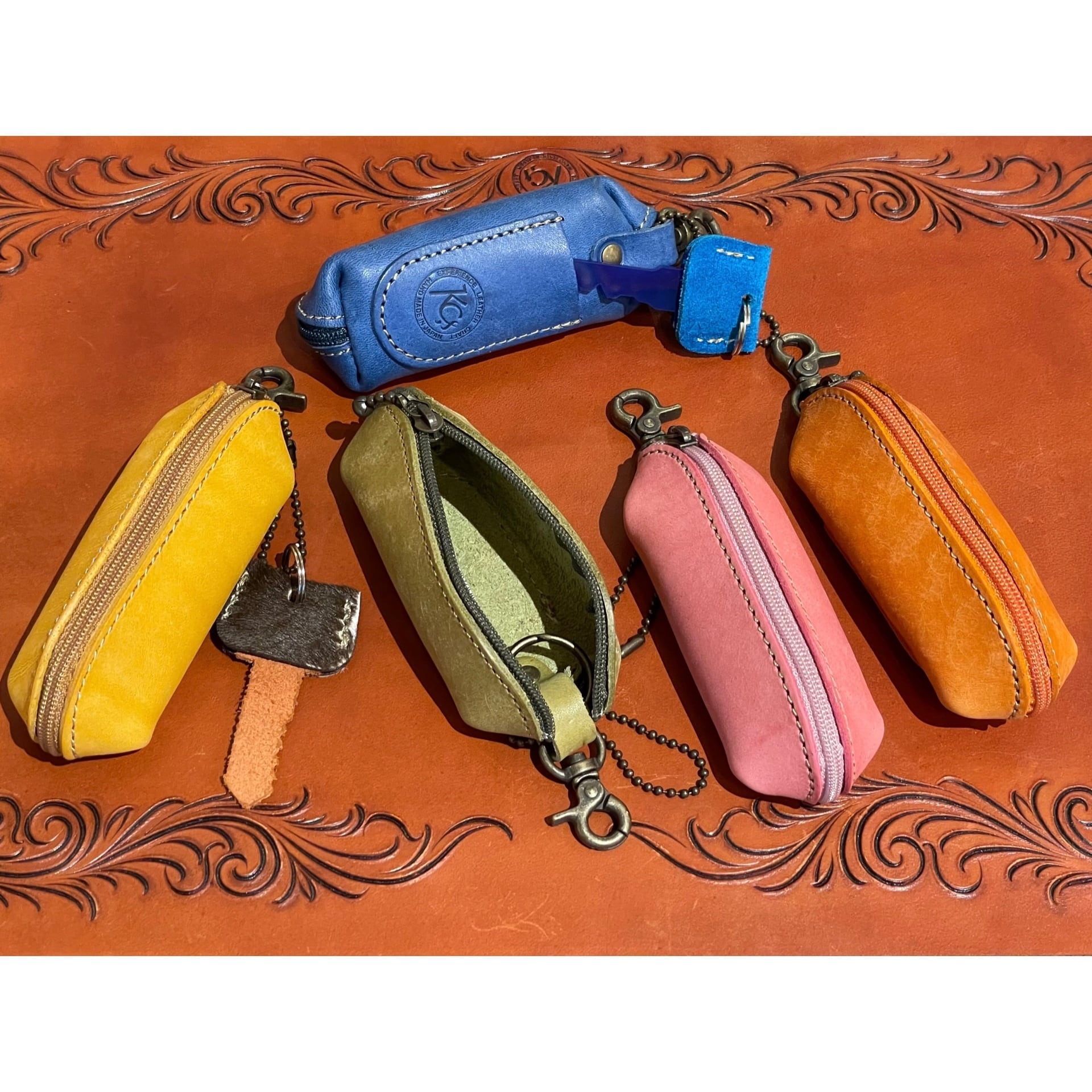 スマートキーケース　Larva  ハーフヌバック