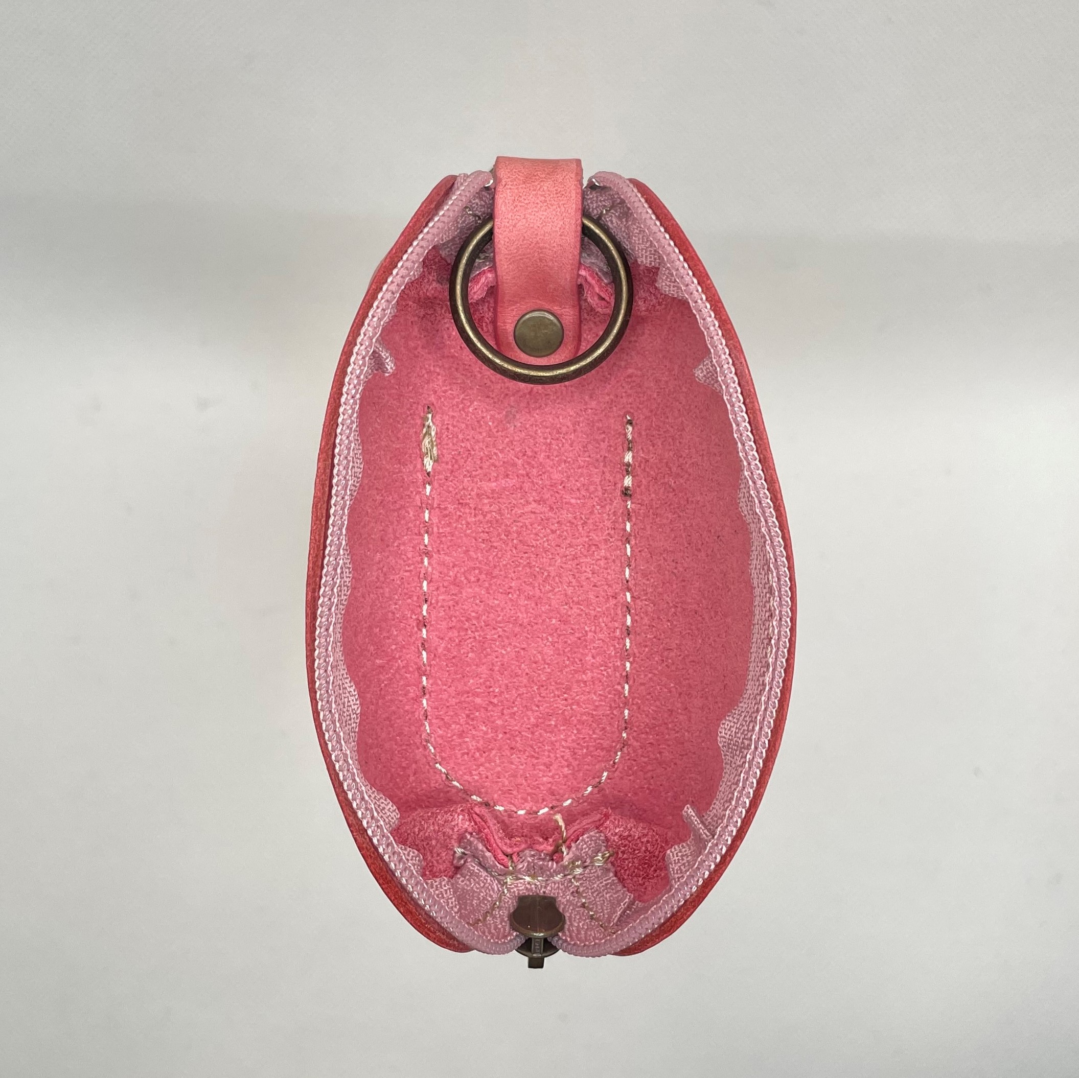 スマートキーケース　Larva  ハーフヌバック