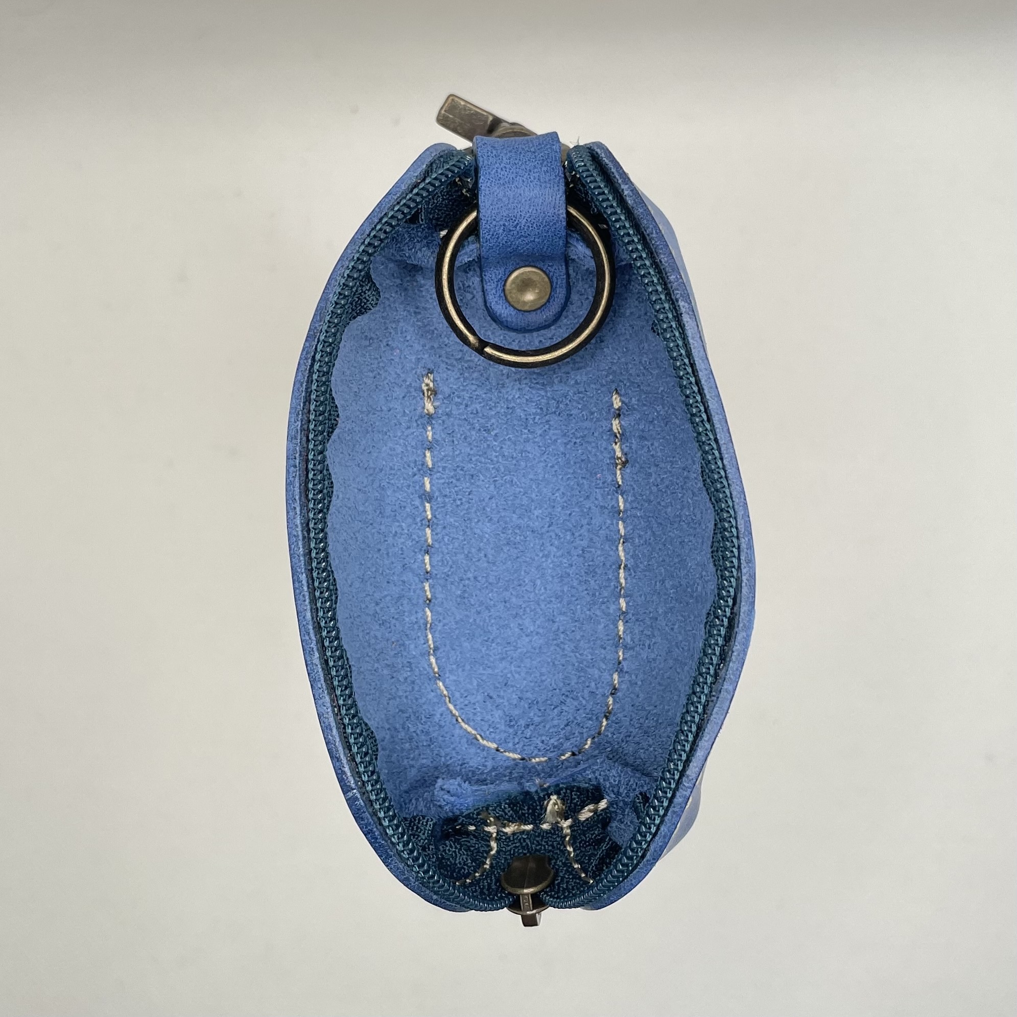 スマートキーケース　Larva  ハーフヌバック