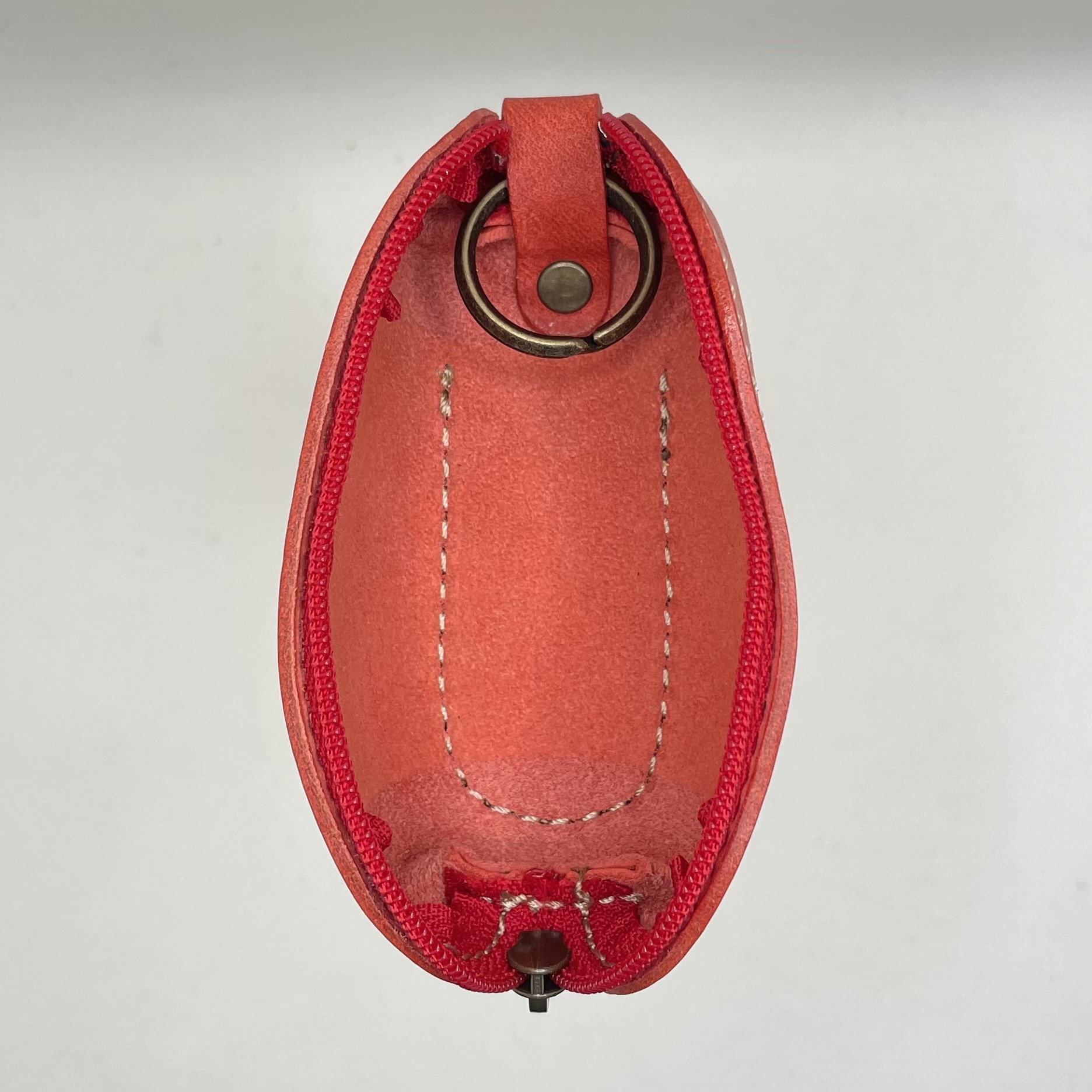 スマートキーケース　Larva  ハーフヌバック