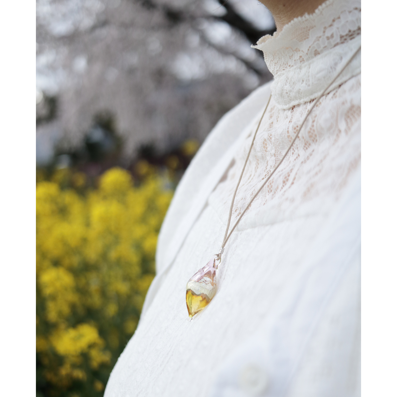 硝子のアロマペンダント（銀箔入）