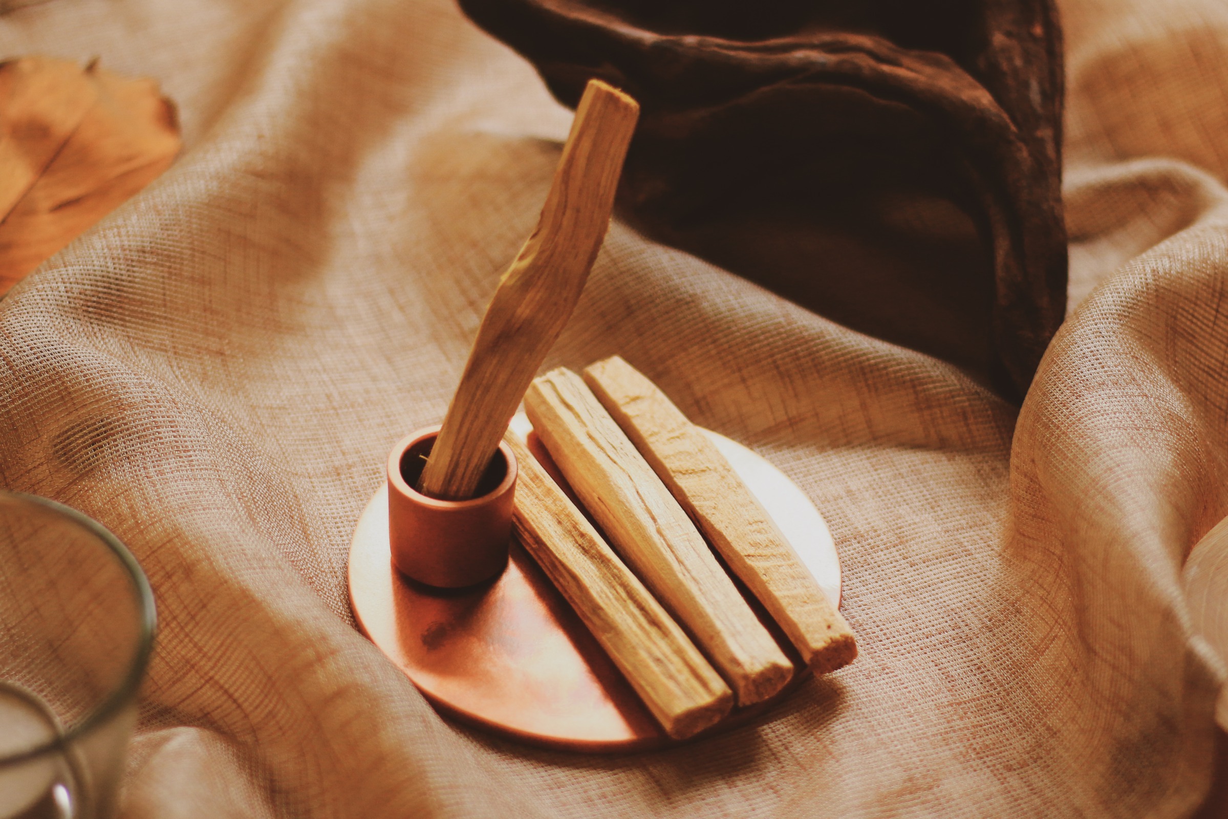 Craftman Palo Santo Plate Bronze