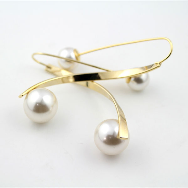 glow グロウ ゴールドクロスピアス パール付き glow012