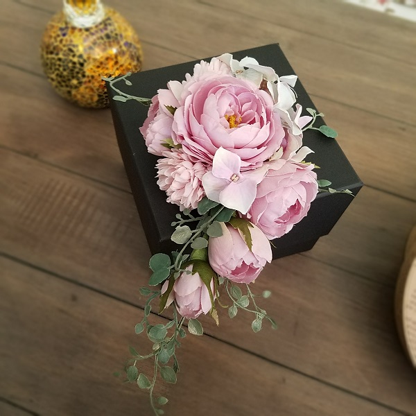 薔薇ナチュラルグリーンキャスケードコサージュ【アンティークモーブ】クリアケース付き