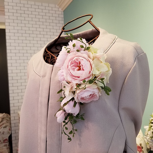 薔薇ナチュラルキャスケードコサージュ【ベビーピンク】クリアケース付き