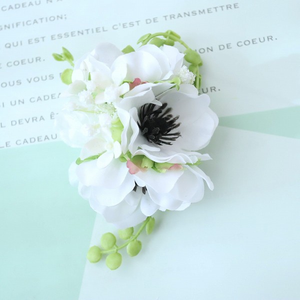 アネモネコサージュ【ホワイト】クリアケース付き