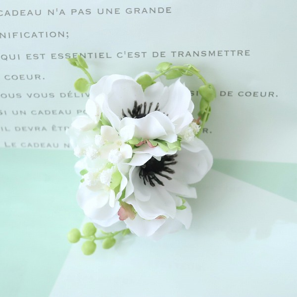 アネモネコサージュ【ホワイト】クリアケース付き