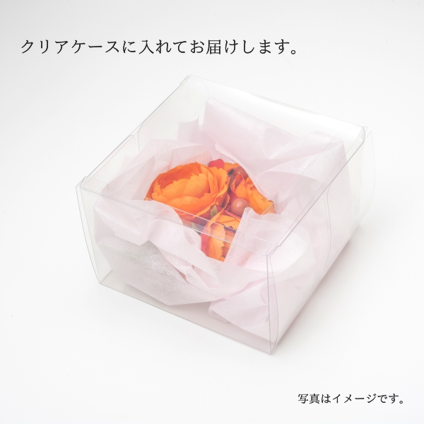 ラナンキュラスとベリーのコサージュ【ブラックヘザー】クリアケース付き