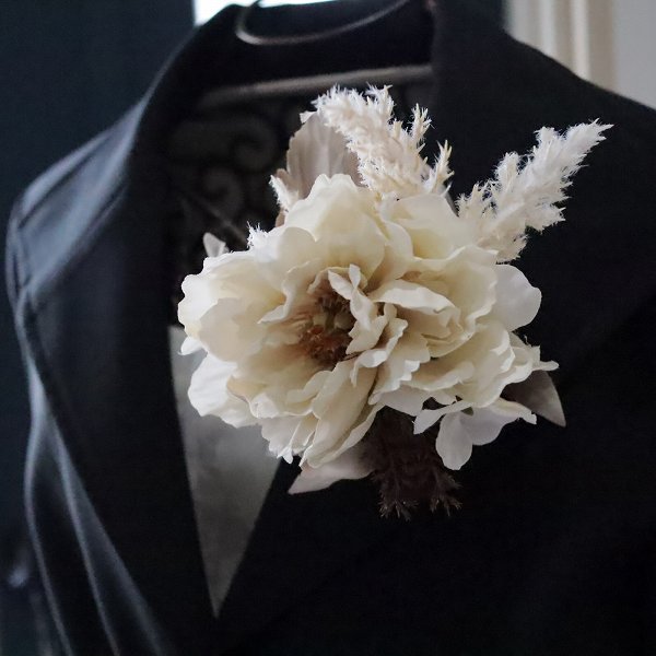 ドライ風コサージュ　アンティークピオニークリアケース付き