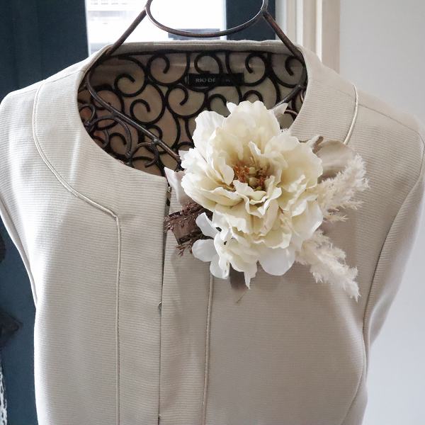 ドライ風コサージュ　アンティークピオニークリアケース付き