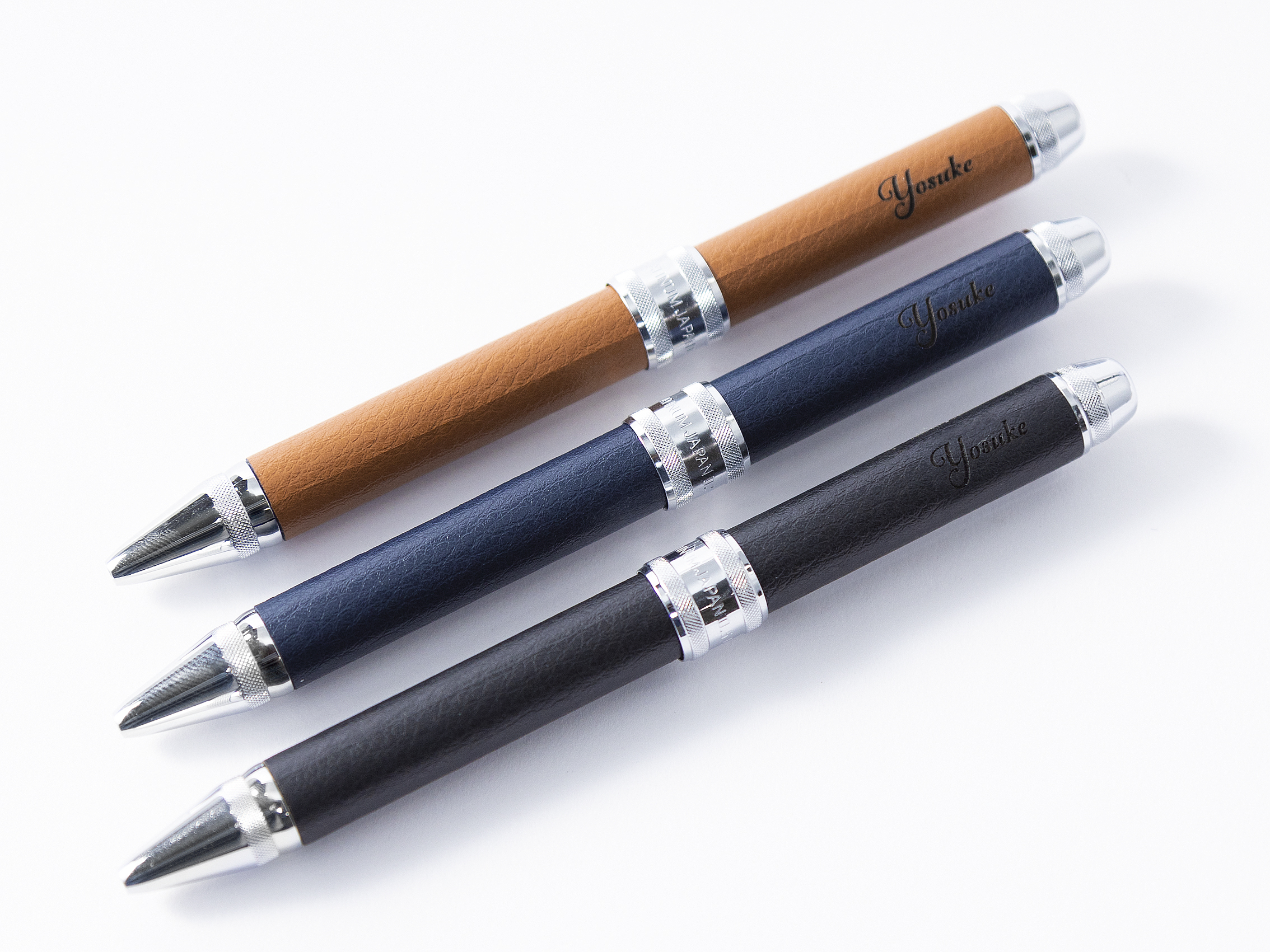 【名入れギフト】多機能ペン　ダブル3アクション　牛本革巻き