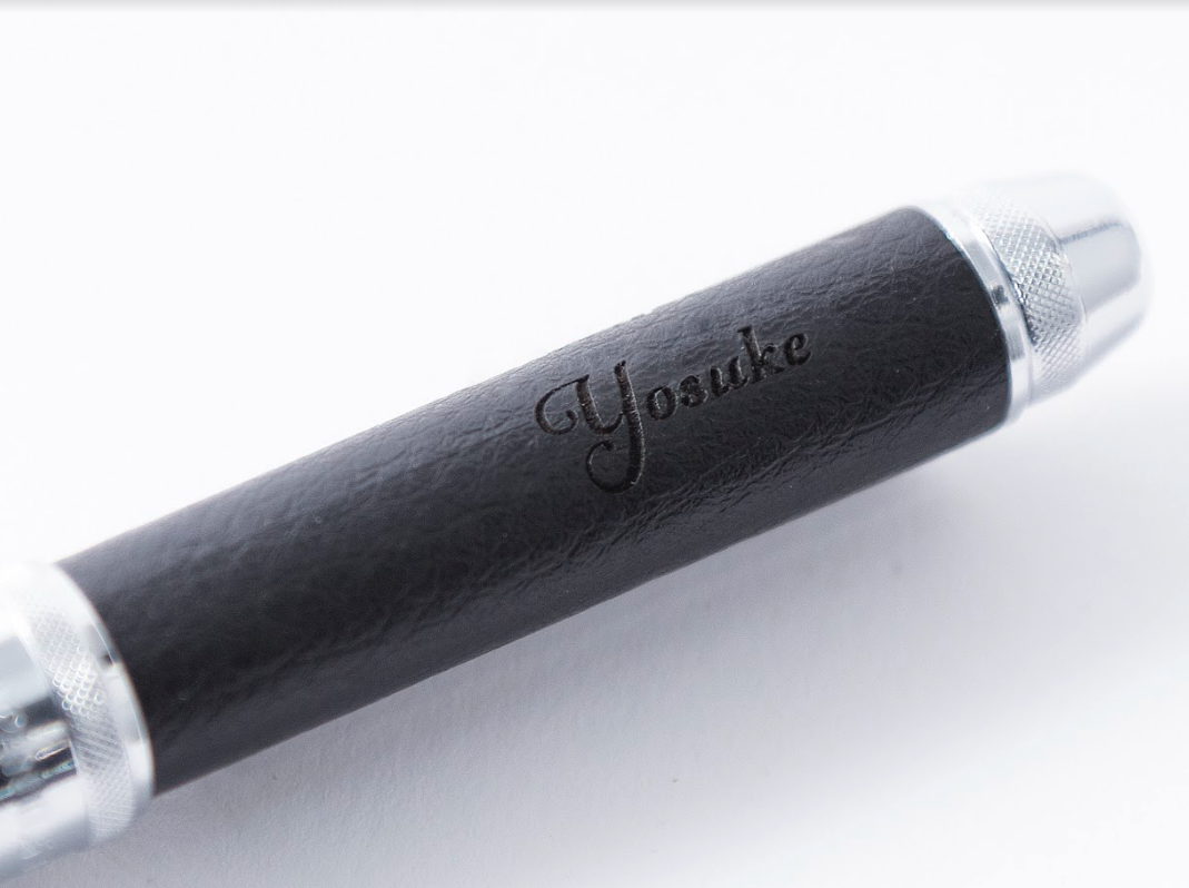 【名入れギフト】多機能ペン　ダブル3アクション　牛本革巻き