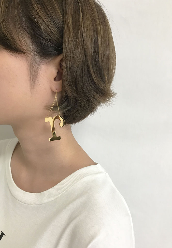 イニシャルピアス