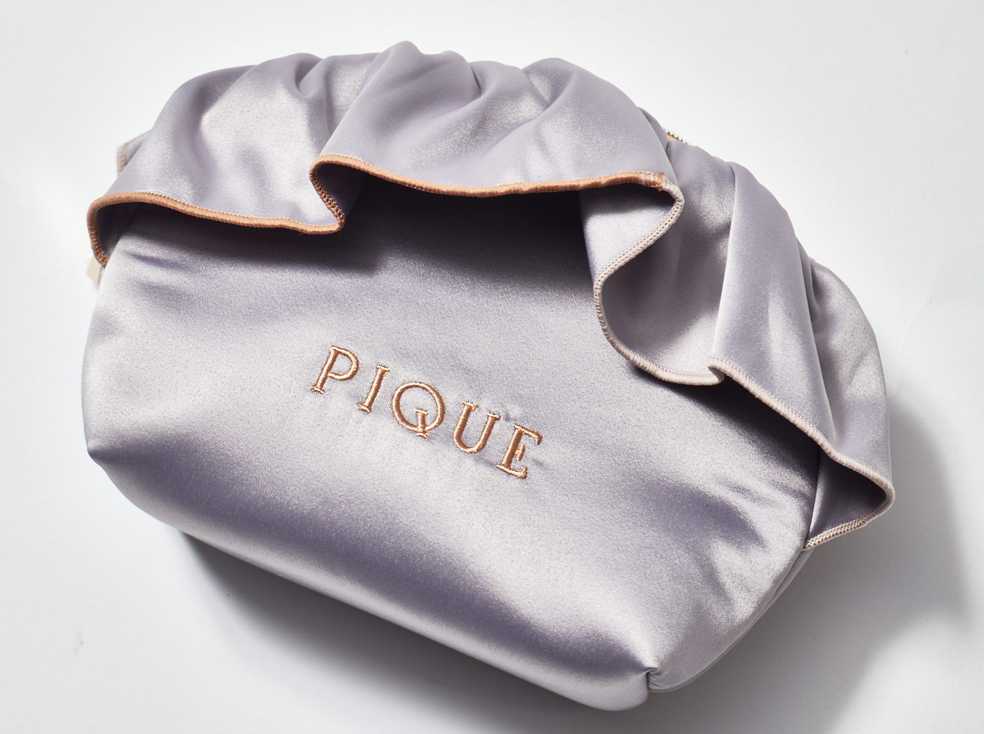 【WOMEN】バイカラーサテンポーチ