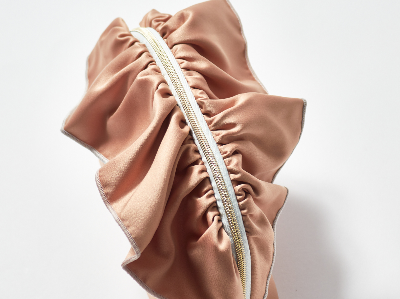 【WOMEN】バイカラーサテンポーチ