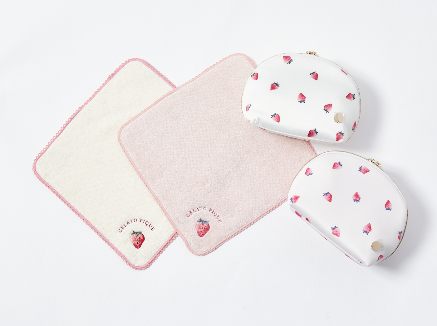 【WOMEN】ストロベリー柄　半円型ポーチ＆ハンドタオルセット