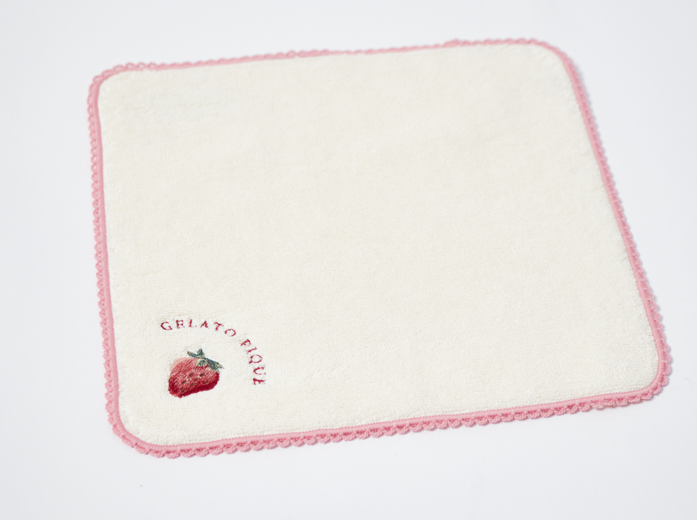 【WOMEN】ストロベリー柄　半円型ポーチ＆ハンドタオルセット