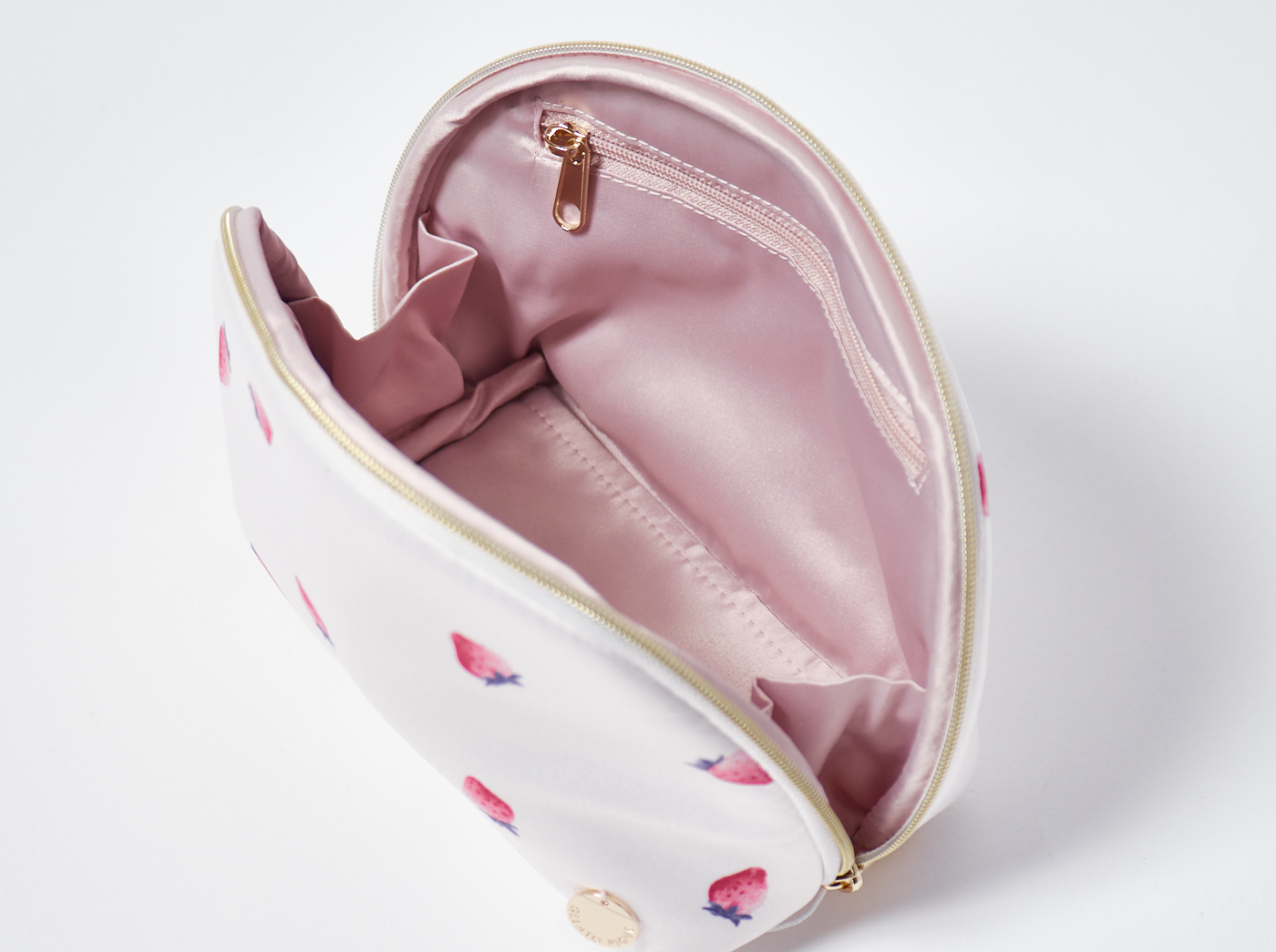 【WOMEN】ストロベリー柄　半円型ポーチ＆ハンドタオルセット