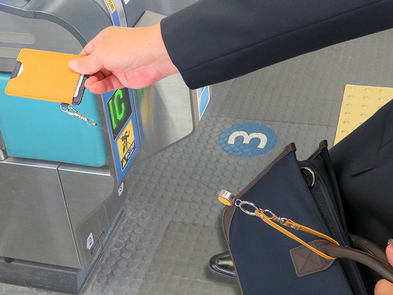 【名入れ可】本革 パスケース＆リール付きショートストラップ 定期入れ(LR0039)