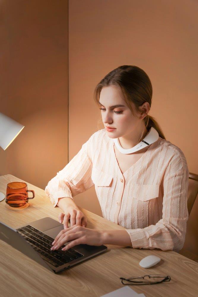 肩専用EMSツール＜SHOULDER RELAX＞