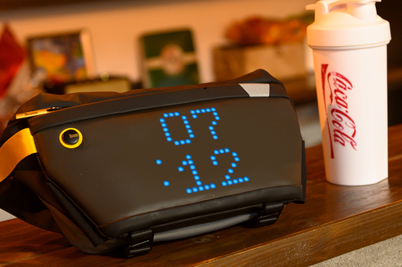 ショルダーバッグ　PIXOO-SLINGBAG